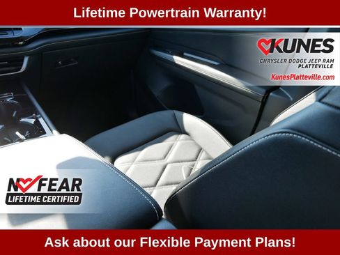 Used 2025 Volkswagen Atlas SE AWD/4WD image 19