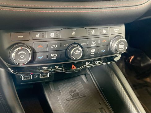 Used 2022 Dodge Durango R/T w/ Blacktop Package image 16