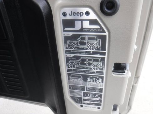 Certified 2022 Jeep Wrangler Unlimited Rubicon w/ LED Lighting Group image 15