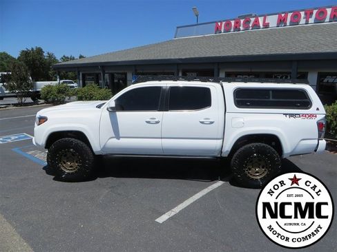 Used 2021 Toyota Tacoma TRD Sport image 15