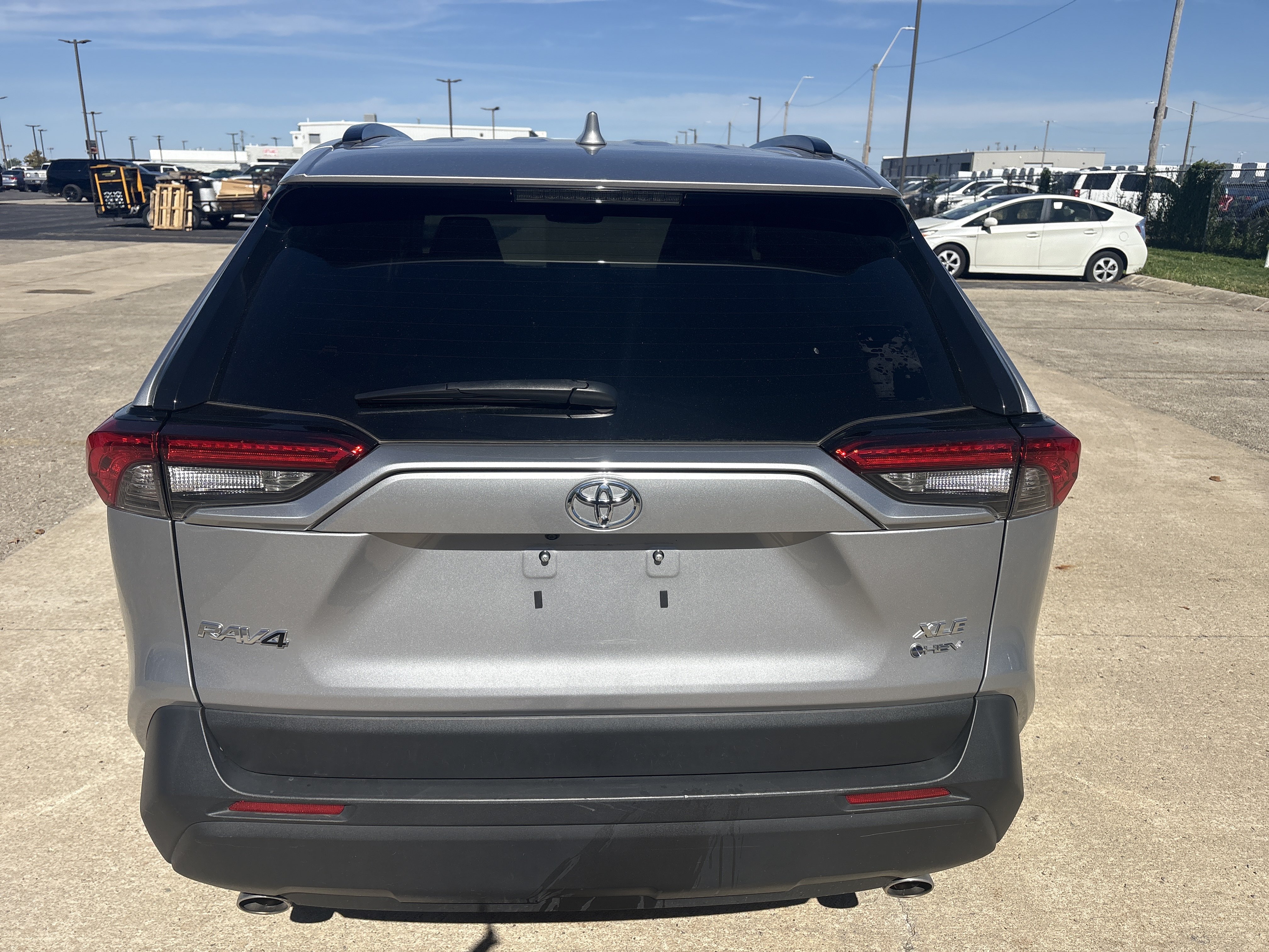 Used 2025 Toyota RAV4 XLE AWD/4WD image 4