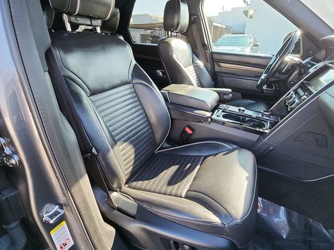 Used 2019 Land Rover Discovery HSE image 27