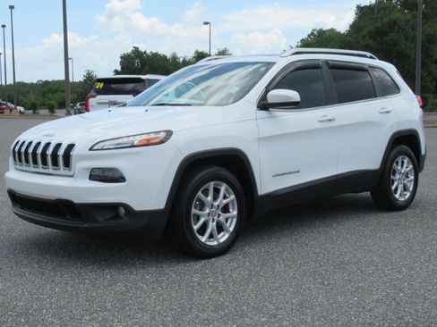 Used 2014 Jeep Cherokee Latitude w/ Comfort/Convenience Group FWD image 3