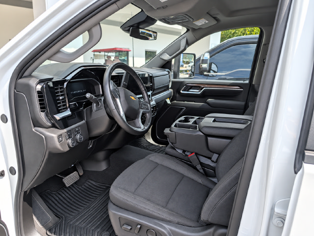 Used 2025 Chevrolet Silverado 2500 LT w/ Convenience Package AWD/4WD image 8