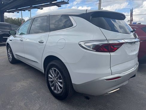 Used 2022 Buick Enclave Essence FWD image 3