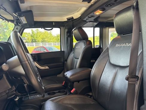 Used 2017 Jeep Wrangler Unlimited Sahara w/ Max Tow Package AWD/4WD image 4