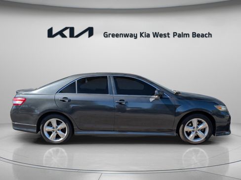 Used 2011 Toyota Camry SE image 8