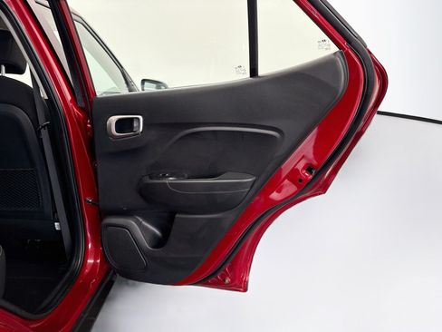 Used 2025 Hyundai Venue SEL FWD image 31