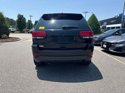 Used 2019 Jeep Grand Cherokee Laredo AWD/4WD image 4