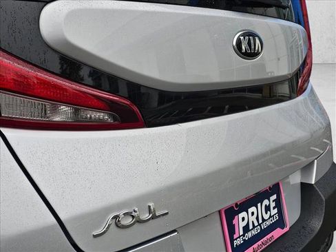 Used 2020 Kia Soul LX image 13