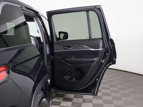 Used 2023 Jeep Grand Cherokee Limited AWD/4WD image 22