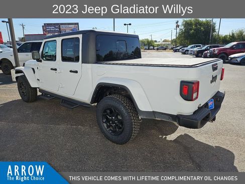 Used 2023 Jeep Gladiator Sport AWD/4WD image 8