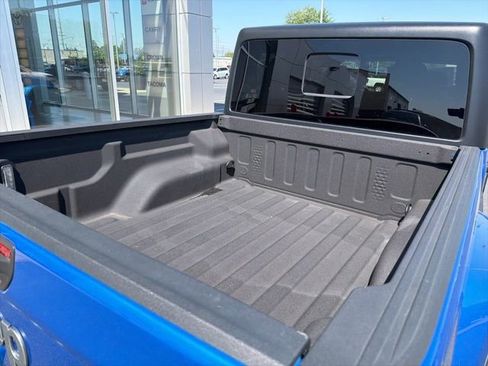 Used 2022 Jeep Gladiator Overland w/ Popular Equipment Package AWD/4WD image 9