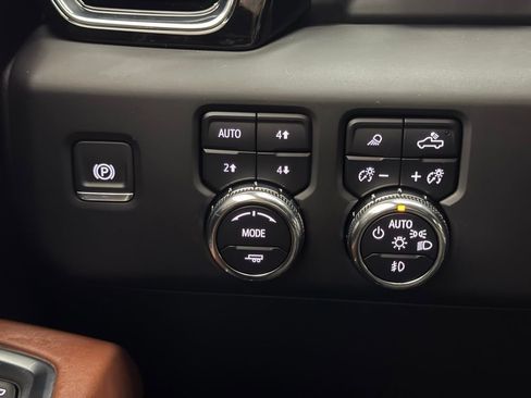 Used 2024 GMC Sierra 2500 Denali Ultimate AWD/4WD image 24