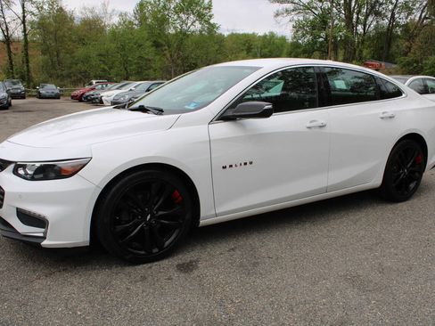 Used 2018 Chevrolet Malibu LT w/ Driver Confidence Package FWD image 13