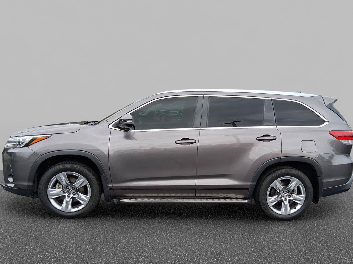 Used 2018 Toyota Highlander Limited FWD image 3