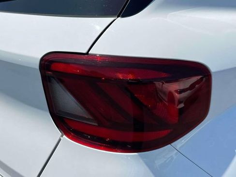 Used 2025 Hyundai Venue SEL FWD image 16