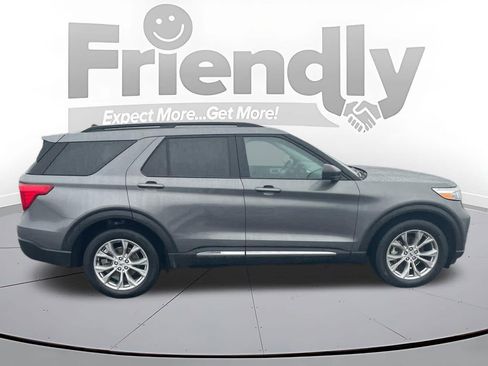 Used 2023 Ford Explorer XLT w/ Equipment Group 202A AWD/4WD image 4