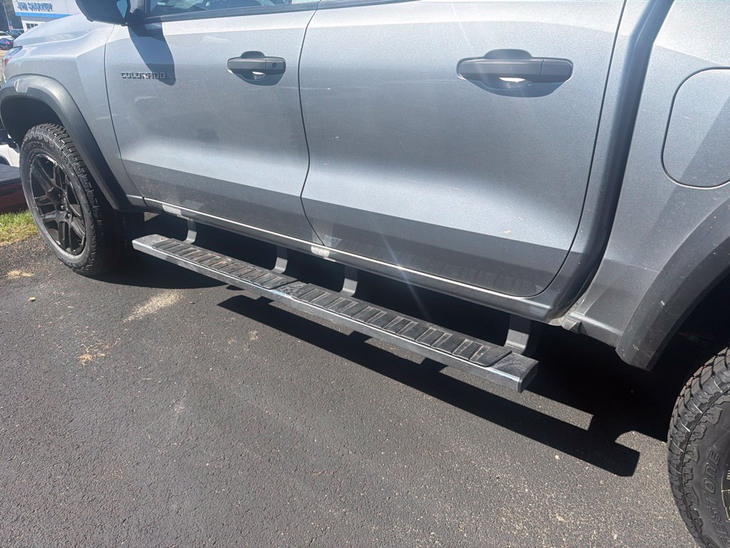 Used 2024 Chevrolet Colorado Trail Boss w/ Technology Package AWD/4WD image 9