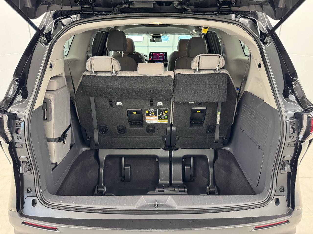 Used 2024 Toyota Sienna LE AWD/4WD image 6