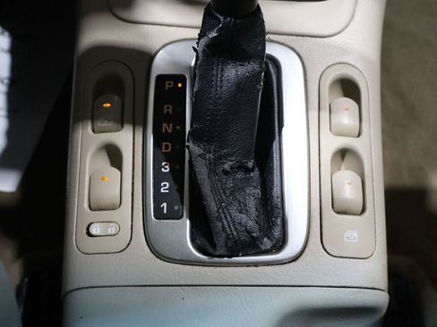 Used 2004 Saturn L-Series L300 image 25