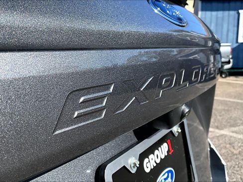 Used 2023 Ford Explorer XLT w/ Equipment Group 202A RWD image 12