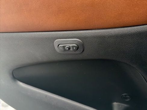 Used 2011 Jeep Grand Cherokee Overland Summit image 14