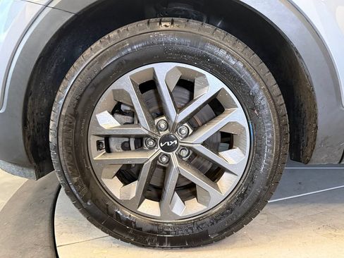 Used 2024 Kia Telluride LX AWD/4WD image 27
