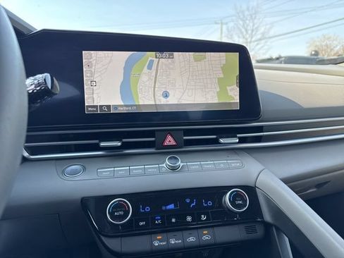 Used 2024 Hyundai Elantra SEL FWD image 11