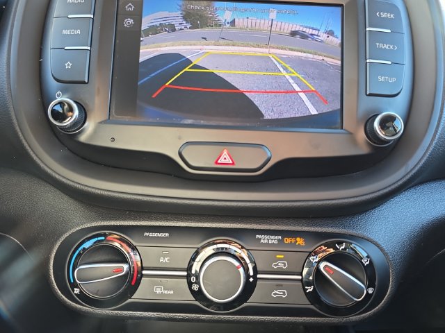 Used 2023 Kia Soul LX w/ LX Technology Package FWD image 17