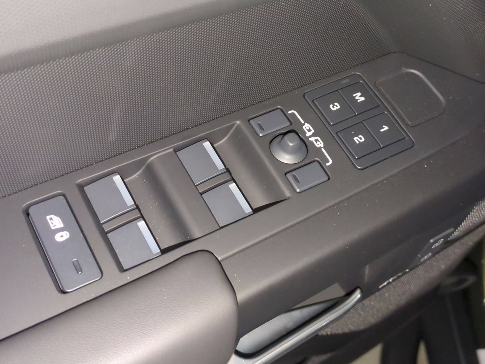 New 2026 Land Rover Defender 110 X-Dynamic SE AWD/4WD image 12