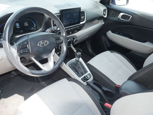Used 2023 Hyundai Venue SEL FWD image 13
