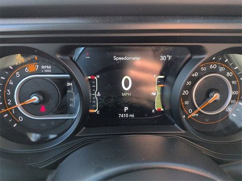 Used 2024 Jeep Wrangler Sahara image 19