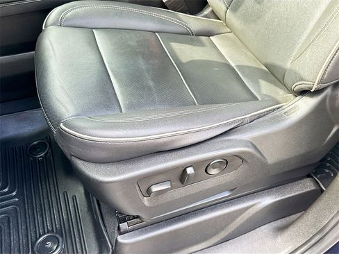 Used 2022 GMC Yukon SLT w/ SLT Premium Package image 21