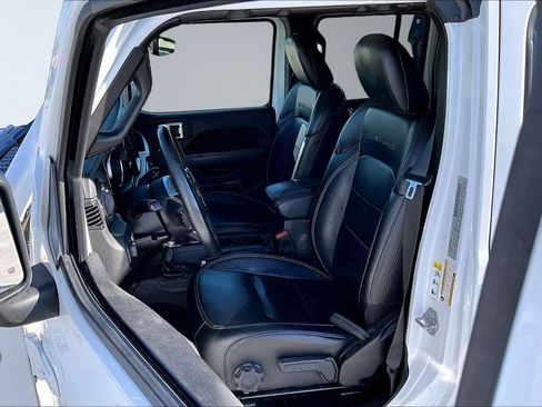 Certified 2020 Jeep Gladiator Overland AWD/4WD image 3