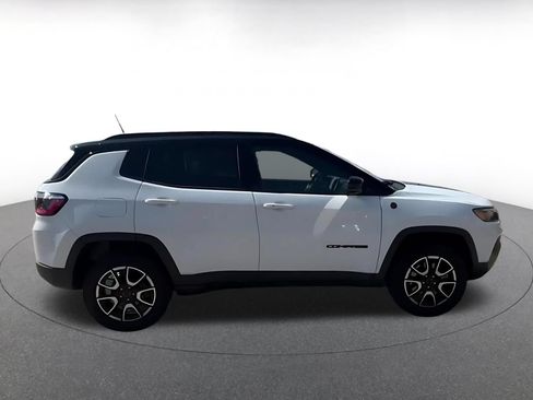 Used 2025 Jeep Compass Trailhawk AWD/4WD image 16