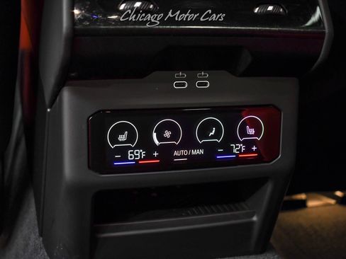 Used 2025 BMW M5 w/ Carbon Package image 25