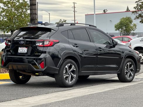 Used 2024 Subaru Crosstrek 2.0i Premium image 4