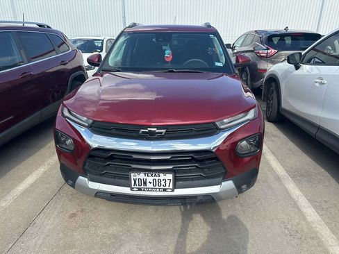 Used 2022 Chevrolet TrailBlazer LT w/ Confidence II Package FWD image 2