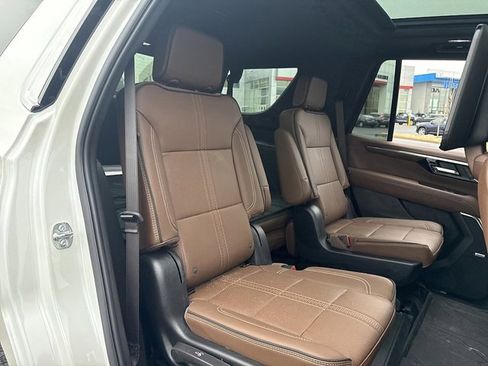 Used 2025 Chevrolet Tahoe High Country image 15