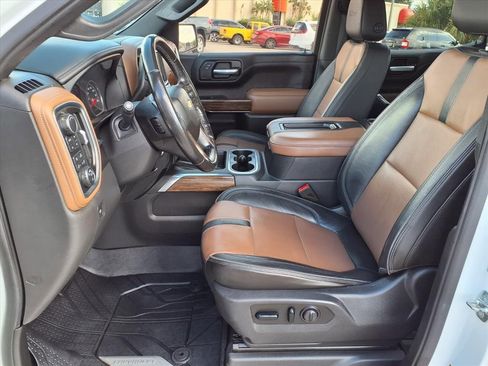 Used 2019 Chevrolet Silverado 1500 High Country w/ Technology Package image 24