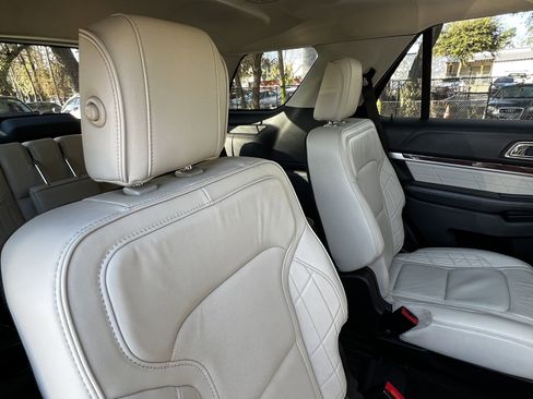Used 2017 Ford Explorer Platinum image 42