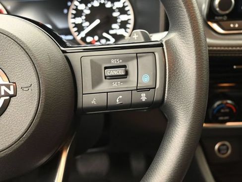 Used 2023 Nissan Rogue SV FWD image 7