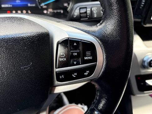 Used 2022 Ford Explorer XLT AWD/4WD image 12