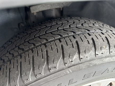 Used 2019 Jeep Cherokee Latitude w/ Popular Appearance Group FWD image 11