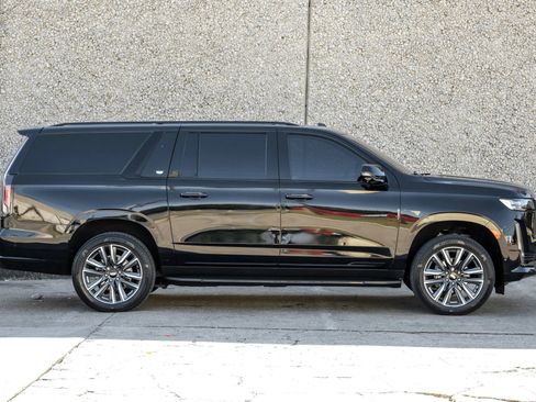 Used 2022 Cadillac Escalade ESV Sport w/ Touring Package image 10