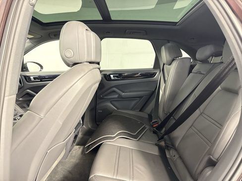 Used 2019 Porsche Cayenne AWD/4WD image 23