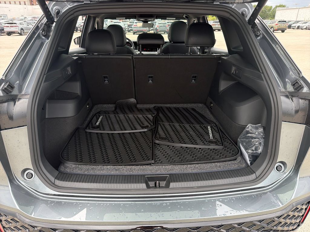 Certified 2026 Volkswagen Tiguan SE R-Line AWD/4WD image 27