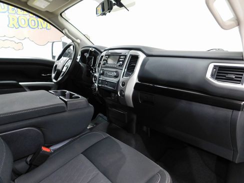 Used 2017 Nissan Titan SV image 92