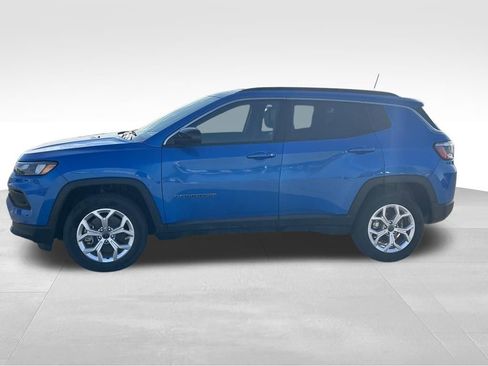 Used 2025 Jeep Compass Latitude image 48